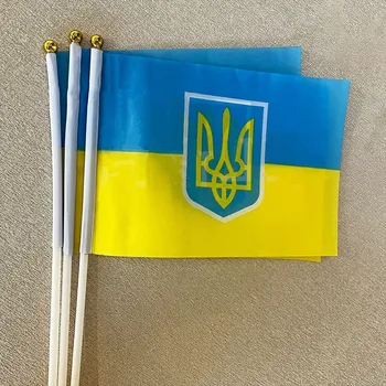 10 adet Ukrayna Bayrağı Ukrayna El Düzenlenen Küçük Mini Sopa Bayrakları Süslemeleri Bayrakları Parti Festivali Geçit Partileri Dekor 14 * 21CM