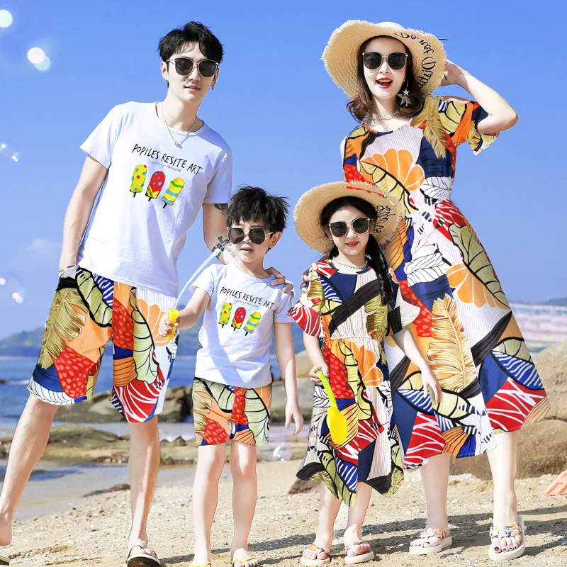 Yaz Eşleşen Aile Kıyafetleri 2021 Anne ve Ben Eşleşen Plaj Elbiseleri Baba Oğul Pamuklu T-shirt + Şort Eşleşen Çift Kıyafetler Görüntü 0